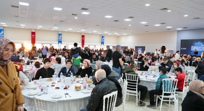 Aliağa'da İlk Toplu İftar