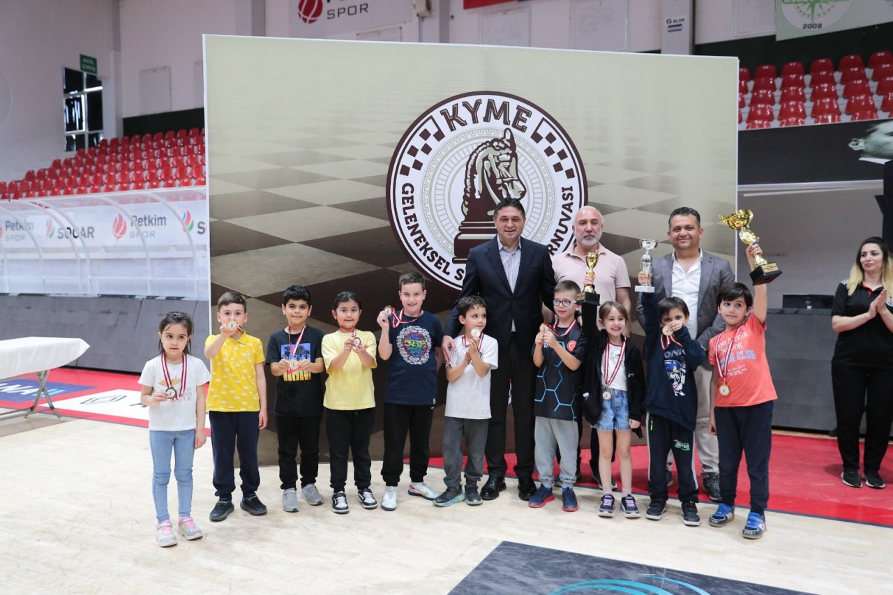 Satranç Tutkunları Aliağa'da Buluştu