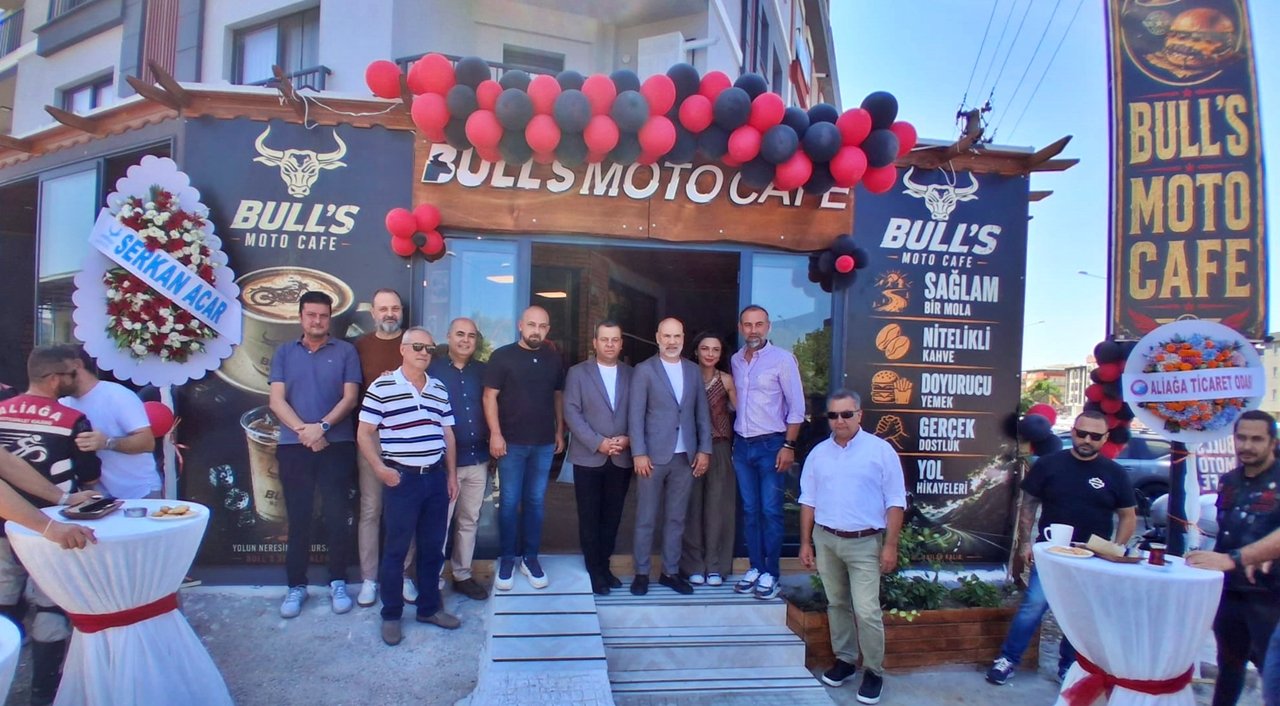 BULL'S MOTO CAFE KAPILARINI AÇTI