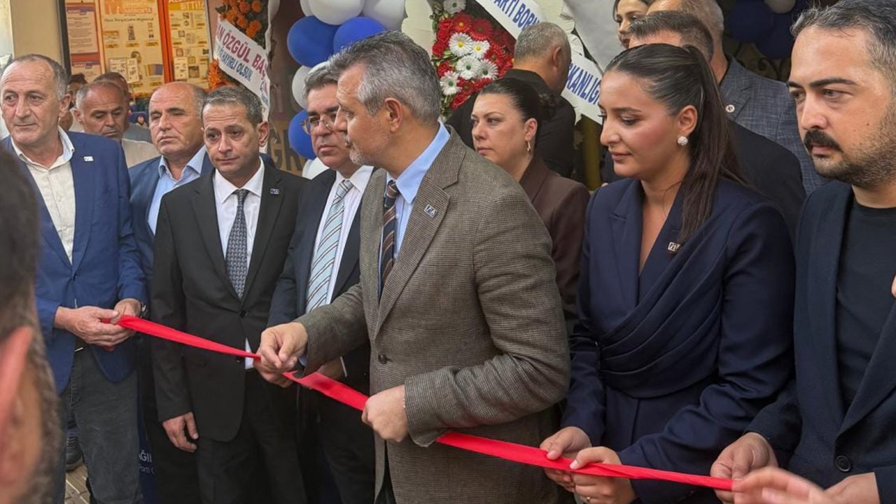 ANAHTAR PARTİ ALİAĞA İLÇE'NİN RESMİ AÇILIŞI GERÇEKLEŞTİ